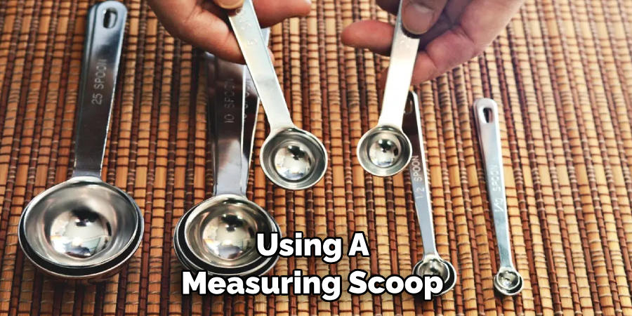 Using A Measuring Scoop 