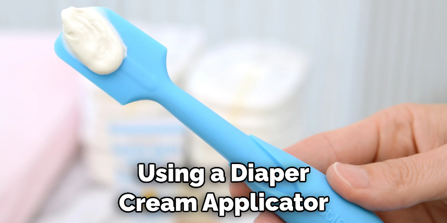 Using a Diaper Cream Applicator
