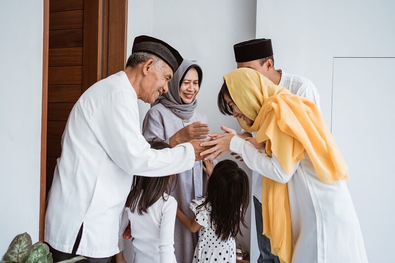 muslim family raya passing down traditions