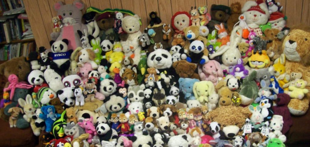 How to Display Stuffed Animals in Room